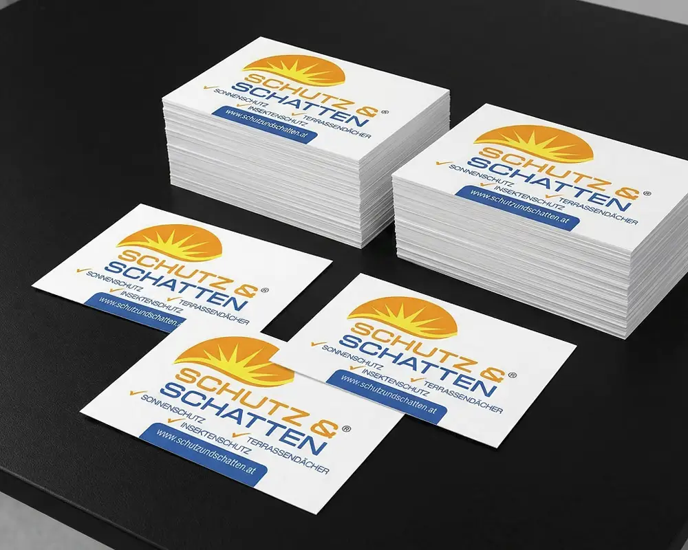 Outdoor-Aufkleber für Schutz & Schatten, gedruckt auf weißer PVC-Folie. Wetterfeste Sticker für maximale Haltbarkeit im Freien.