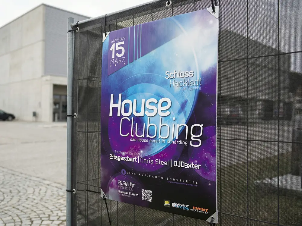 Bedruckte Allwetterplakate zur Bewerbung von Events und Messen, gedruckt auf extrastarken 5mm Hohlkammerplatten für höchste Stabilität.