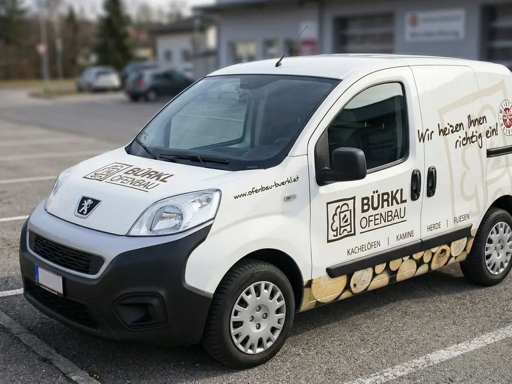 Komplette Fahrzeugbeschriftungen im Markendesign mit professionellen 2D- und 3D-Fahrzeugklebefolien von 3M und Orafol