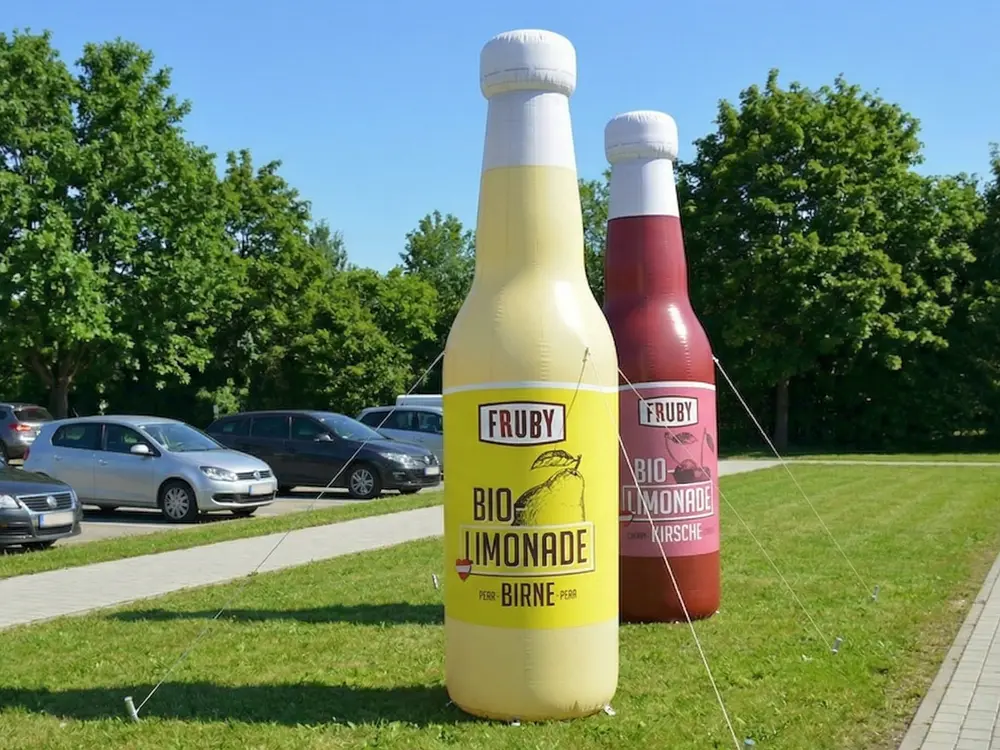 Individuell gefertige Blow-Ups in Wunschform als aufblasbarer Werbeträger mit vollflächig bedruckter Bespannung.