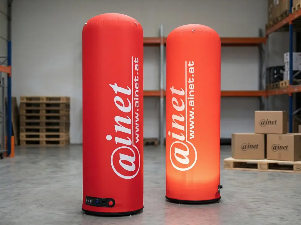 Kabellose ECO-Lichtsäulen mit integriertem Akku für geräuschlosen Betrieb, realisiert mit vollflächigem 4c Druck für maximale Werbewirkung.