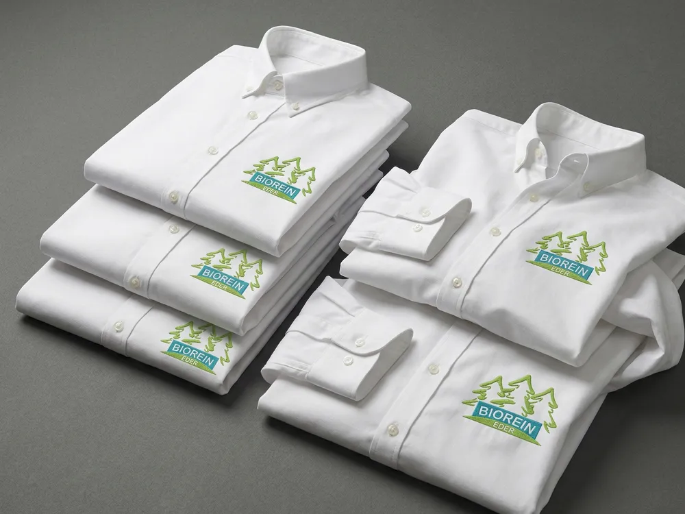 Exklusive Businesshemden mit Logostick für einen souveränen Auftritt und hochwertige Corporate Fashion mit spürbarer Qualität.