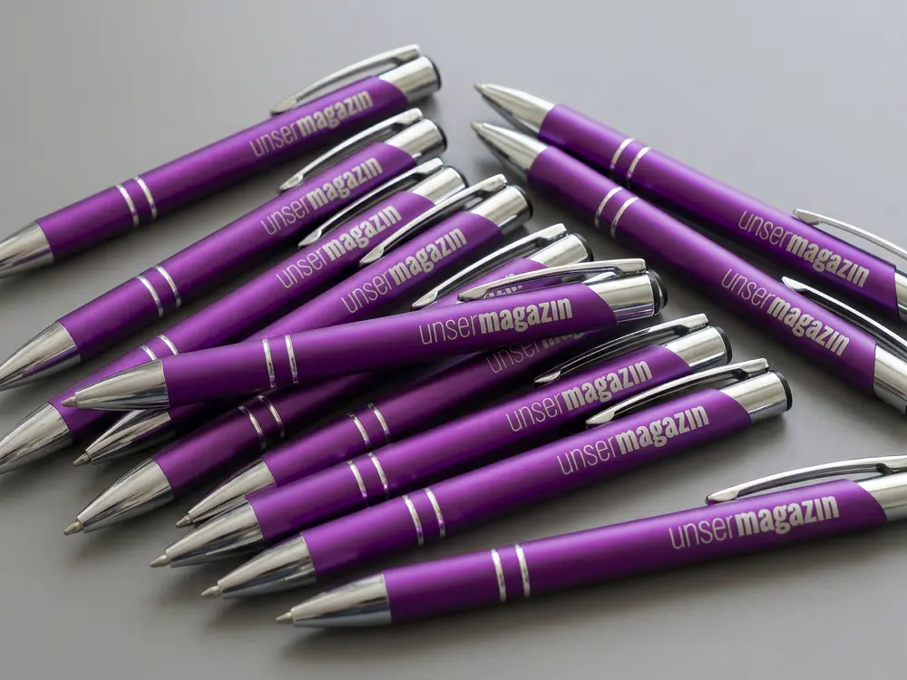 Extrem robuste Premium-Kugelschreiber aus Metall mit glänzender Oberfläche und edler Lasergravur oder hochwertigem Tampondruck für einen exklusiven Markenauftritt.