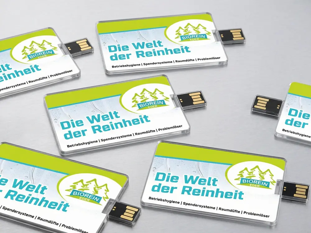 Bedruckte USB-Sticks im Visitenkartenformat mit bis zu 128GB Speicherplatz und beidseitig individuellem Werbeaufdruck in Fotoqualität.