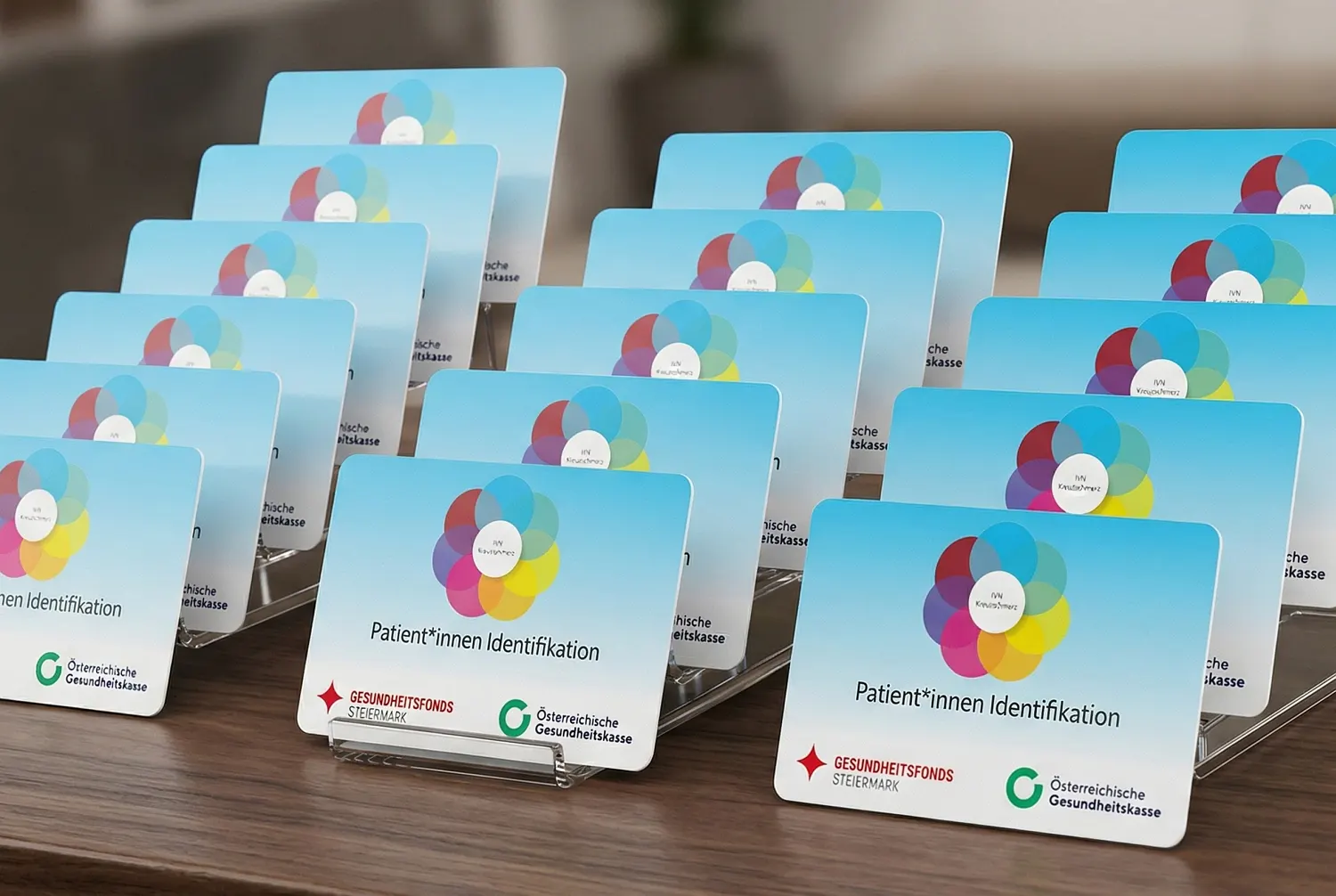 Produktion von Plastikkarten und ID-Karten zur Patientenkontrolle für die ÖGK und den Gesundheitsfonds Steiermark: Technische Umsetzung durch die Agentur infinite.